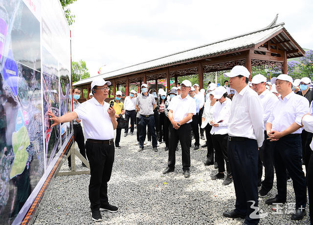 觀摩峨山縣城出入口改造情況。 (2) 觀摩峨山縣城出入口改造情況。 (2).JPG