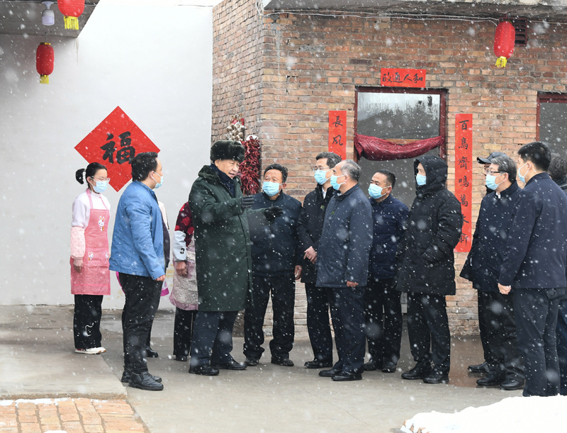 2022年1月26日下午,習(xí)近平總書記在山西省臨汾市霍州市師莊鄉(xiāng)馮南垣村受災(zāi)村民師紅兵家看望。