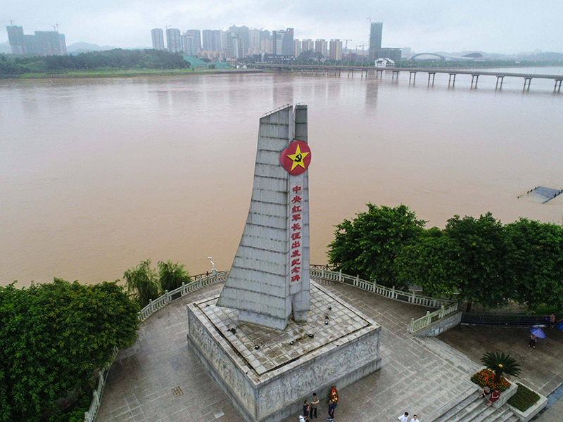 這是位于江西省于都縣的中央紅軍長征出發(fā)紀(jì)念碑。