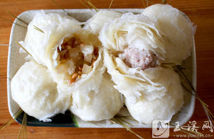 破酥包面皮蓬松，層次分明。食之，酥軟可口。