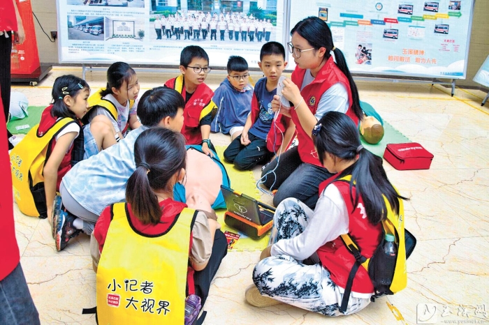 學習自動體外除顫器（AED）的使用方法。