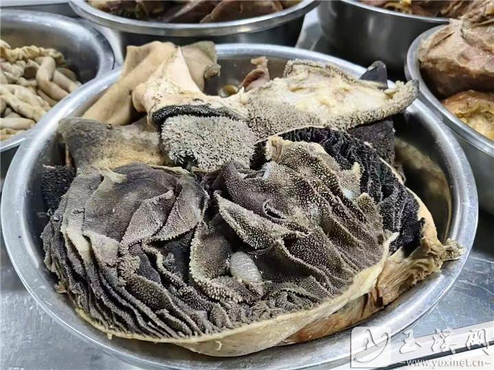 戛灑牛肉湯鍋。