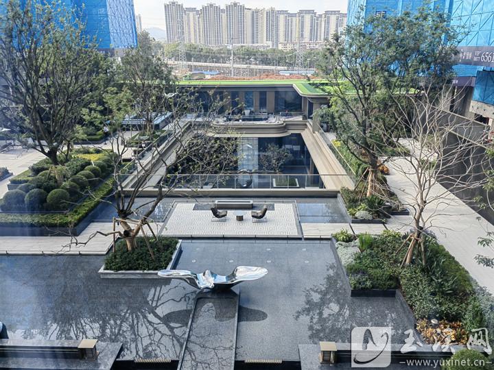 小區(qū)內(nèi)良好的園林景觀，提升業(yè)主居住品質(zhì)。
