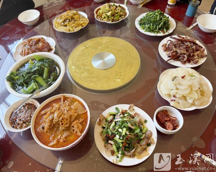 臨水居農(nóng)家樂提供的本地可口農(nóng)家菜。