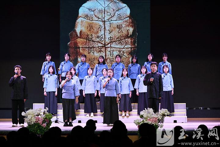 參賽選手深情演繹。
