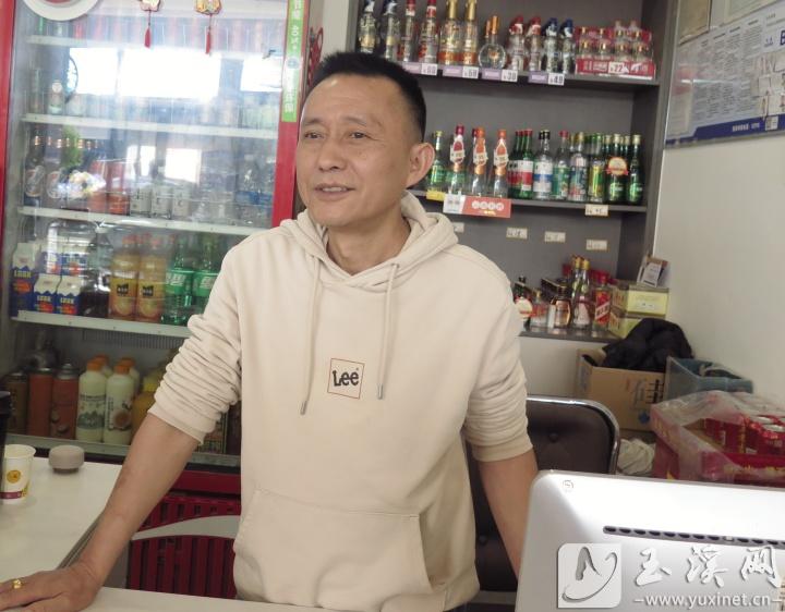 開了三十余年飯店的張寶奇。