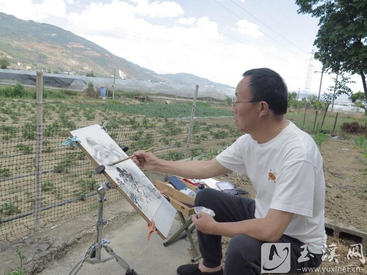 彭慧勇在野外寫生。