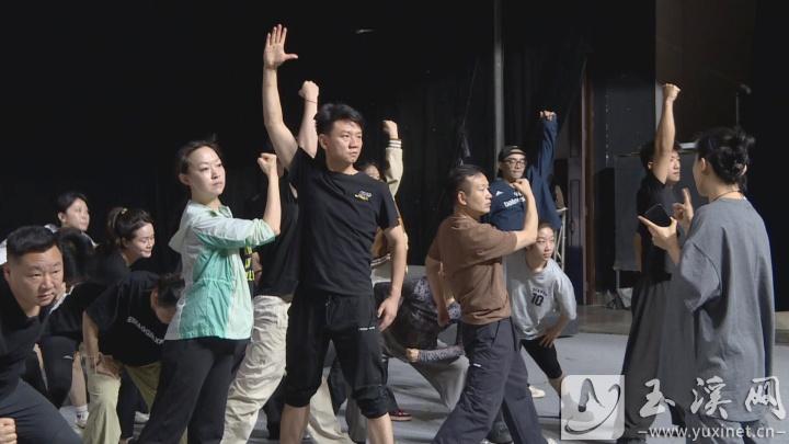 花燈劇《聶耳》排練現(xiàn)場(chǎng)。